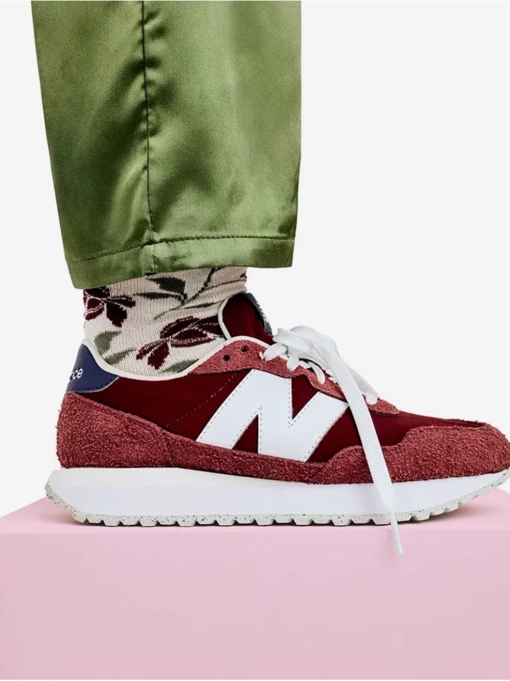 New Balance 237  Burgundy White Sneaker Sz 7